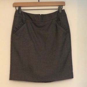 Pencils skirt with ruffle pockets